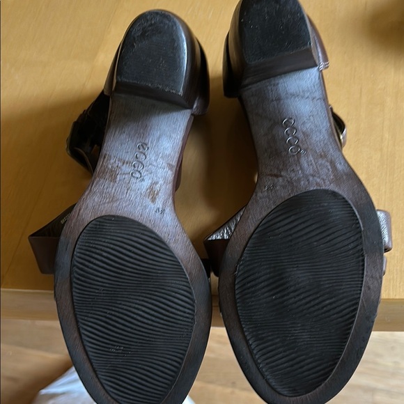 Ecco Brown Leather Heels - Picture 2 of 3